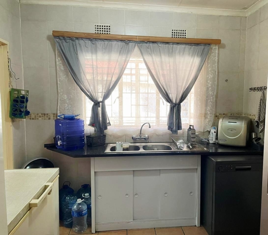 4 Bedroom Property for Sale in Geelhoutpark North West